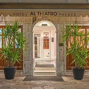 Al Theatro Palace Venedik